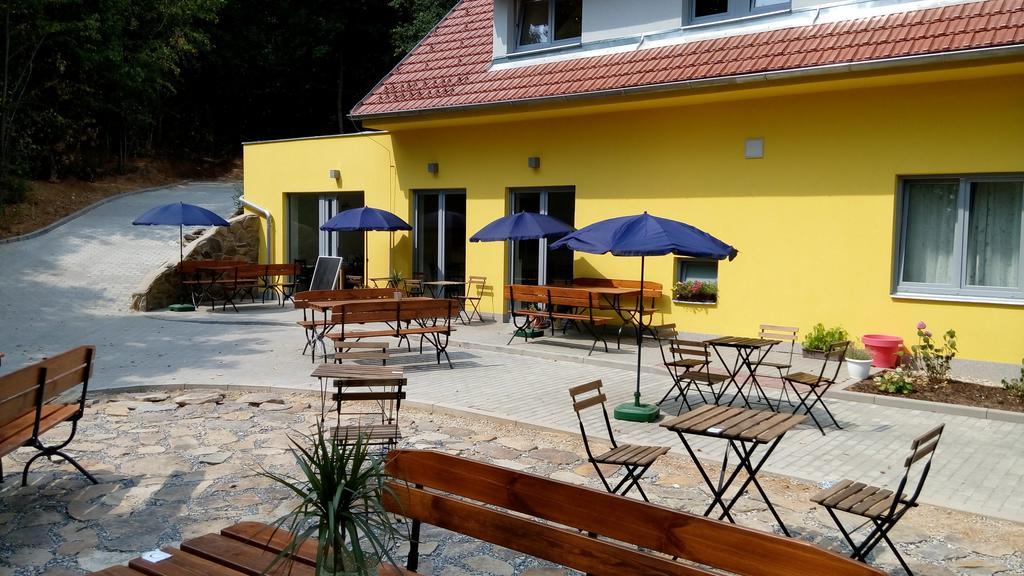 Mezi Stromy Hotel Horakov Exterior photo